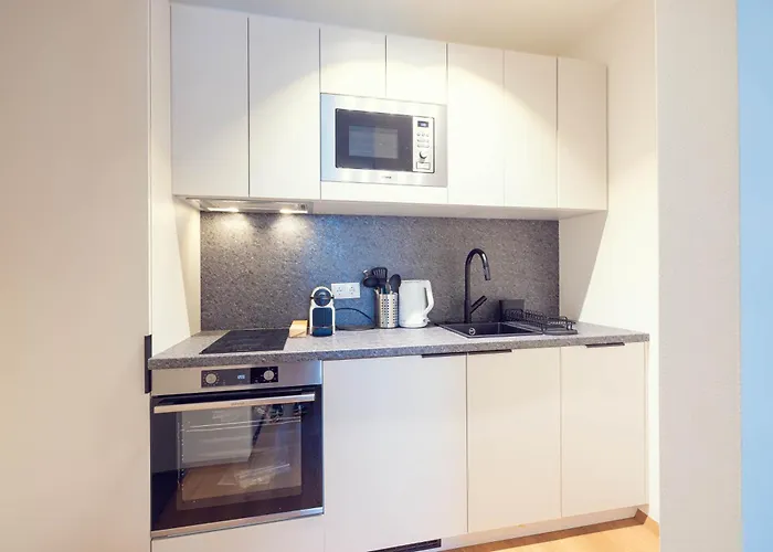 Leonart Living 43 アパート